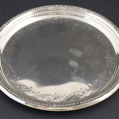Null Silver objects - Miscellaneous - A Portugese silver salver with beaded bord&hellip;