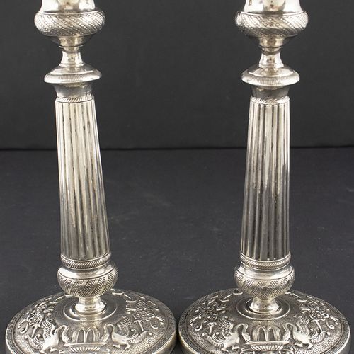 Null Silver objects - Miscellaneous - Pair of silver candle sticks with foliate &hellip;