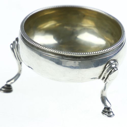 Null Silver objects - Great Britain - Silver salt cellar with gilt interior on t&hellip;