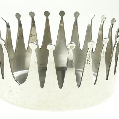 Null Silver objects - Miscellaneous - A silver cigar ashtray shaped as a crown, &hellip;