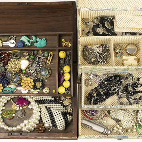 Null Miscellaneous jewellery and bijoux - Bijoux in met stof bekleed sieradenkis&hellip;