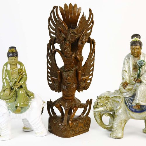 Null Asian art and objects - Miscellaneous - Two Shiwan style porcelain figures &hellip;