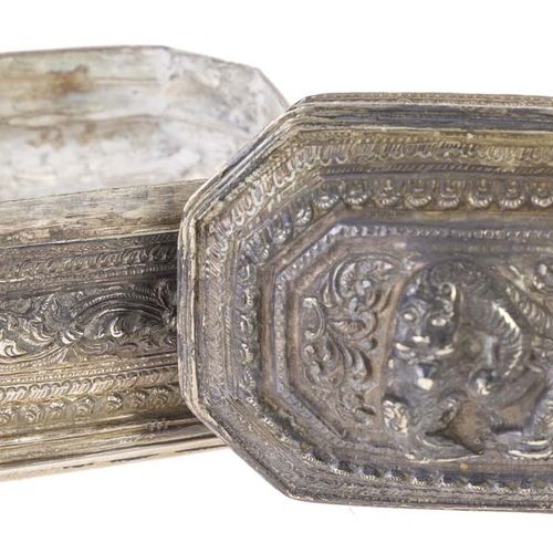 Null Asiatische Kunst und Objekte - Sonstiges - Silberne Deckeldose mit Blattmot&hellip;