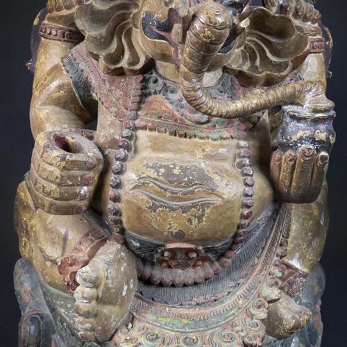 Null 民族志--甘尼什雕像，手持克利斯匕首，雕刻和多色彩绘木料，印度尼西亚巴厘岛，19/20世纪，-高。60厘米，宽30厘米-