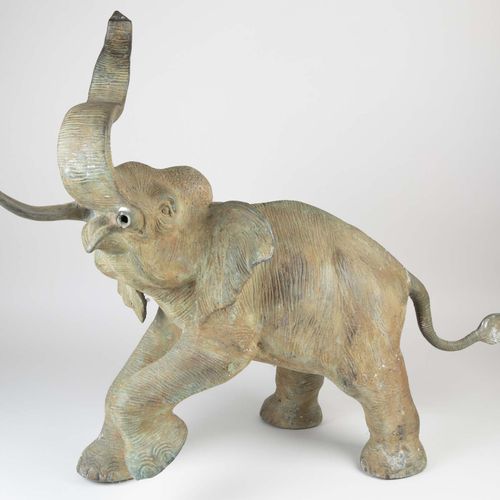 Null 雕像，人物等。- 一头大的黄铜大象--缺少一个象牙--。