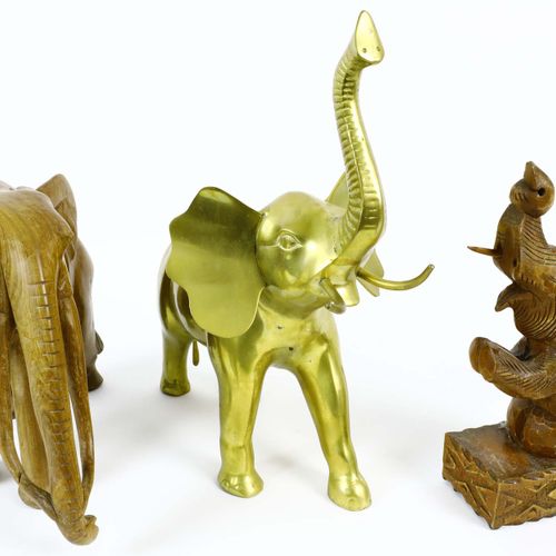 Null 雕像，人物等。- 收集大象的模型（3个）。包括两个木制大象和一个锡制大象。-最大的一个。高23厘米