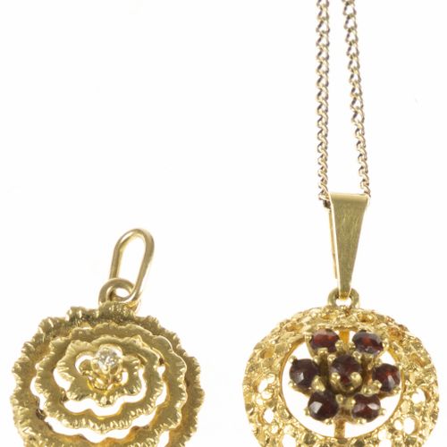 Null Gold jewellery and objects - 14k yellow gold garnet set pendant and 14k yel&hellip;