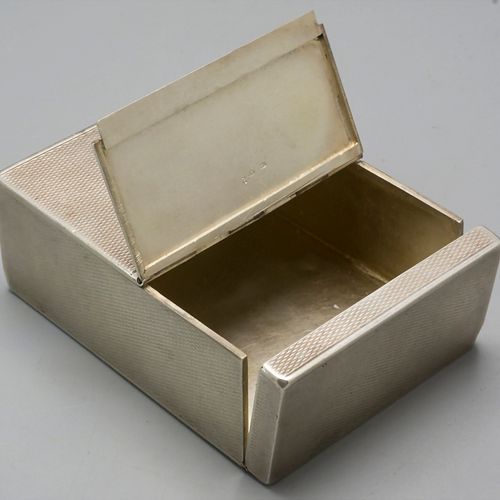 Silberdose / A silver box, Wien, um 1900 Matériau : argent 800/000,
Poinçon : ma&hellip;
