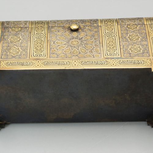 Kleine Truhe (Tabatiere) / A small chest, Orient, 18./19. Jh 材料：铁，典型的外壁，极其精细的装饰，&hellip;