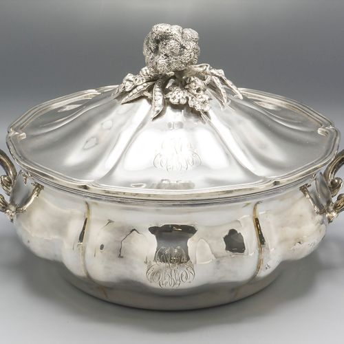 Legumier / Gemüseterrine / A silver vegetable tureen with cover, Paul Massat, Pa&hellip;