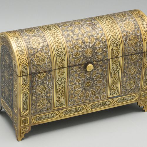 Kleine Truhe (Tabatiere) / A small chest, Orient, 18./19. Jh 材料：铁，典型的外壁，极其精细的装饰，&hellip;