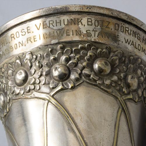 Jugendstil Pokal / An Art Nouveau plated cup, wohl deutsch, um 1900 Material: la&hellip;