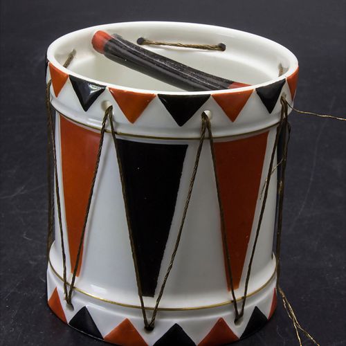 Trommel / A porcelain drum, Nymphenburg, um 1930 Material: Porzellan, farbig bem&hellip;