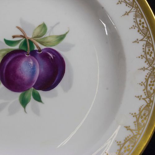 Teller mit Pflaumen / A plate with plums, Meissen, 1. Hälfte 19. Jh. Material: p&hellip;