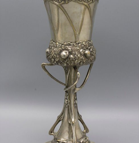 Jugendstil Pokal / An Art Nouveau plated cup, wohl deutsch, um 1900 Material: la&hellip;