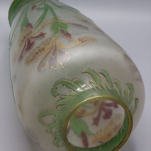 Jugendstil Vase mit Lilien / An Art Nouveau glass vase with lilies, Cristallerie&hellip;