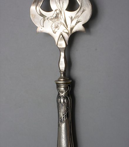 Jugendstil Vorlegegabel mit Seerosen / An Art Nouveau serving fork with water li&hellip;