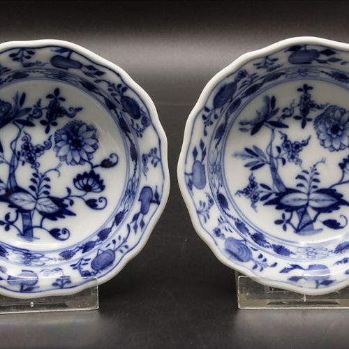 Zwei Zwiebelmuster Unterschalen / Two onion pattern dishes, Meissen, 19. Jh. Mat&hellip;