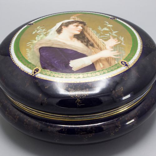 Große Deckel Bonbonniere / An lidded sweet box, um 1900 Material: Porzellan, mit&hellip;