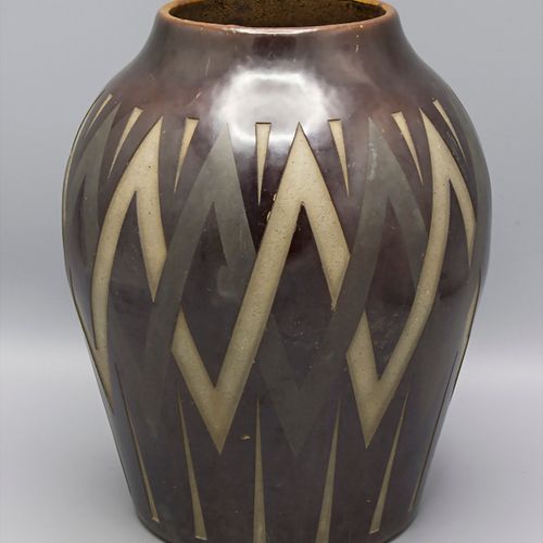 Art Déco Vase / An Art Deco vase, ACNI, Frankreich, um 1920 Materiale: ghisa, sm&hellip;