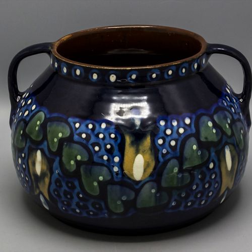 Jugendstil Vase / An Art Nouveau ceramic vase, Alfred Kusche, Karlsruher Majolik&hellip;