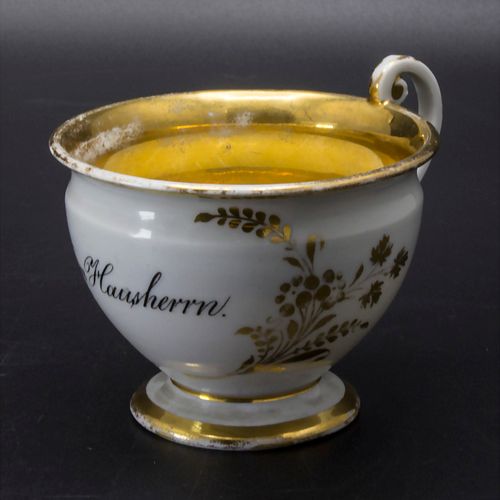 Tasse 'Dem Hausherrn' / A cup with inscription, Meissen, um 1820 Materiale: porc&hellip;