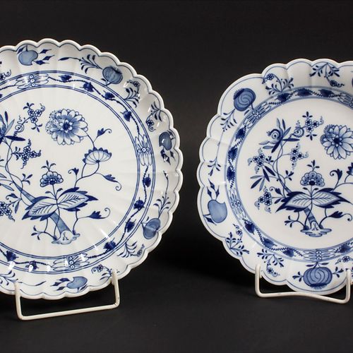 Zwei Zwiebelmuster Servierteller / Two onion pattern serving plates, Meissen, 19&hellip;