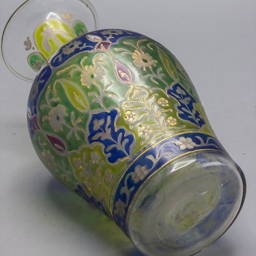 Jugendstil Vase mit orientalischen Dekor / An Art Nouveau vase with Oriental dec&hellip;