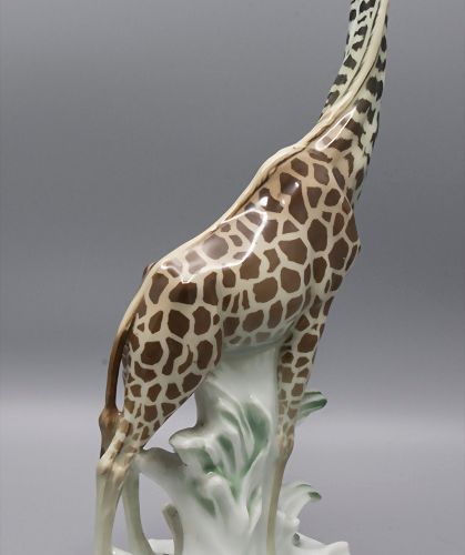Große und sehr seltene Tierfigur 'Giraffe' / A large and very rare animal sculpt&hellip;