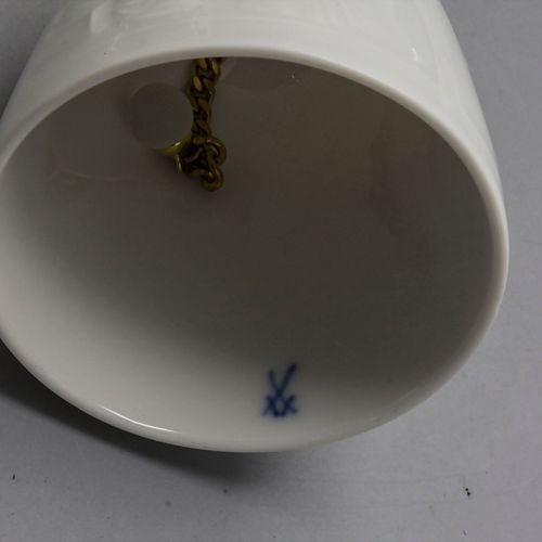 Vasen, Kännchen und Glocke / Vases, a jug and a bell 材料：瓷器，部分彩绘，1个银套色，
制造商：迈森和路德&hellip;