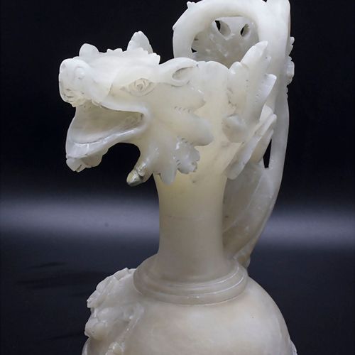 Jugendstil Alabastervase 'Drache' / An Art Nouveau alabaster vase 'dragon', Ital&hellip;