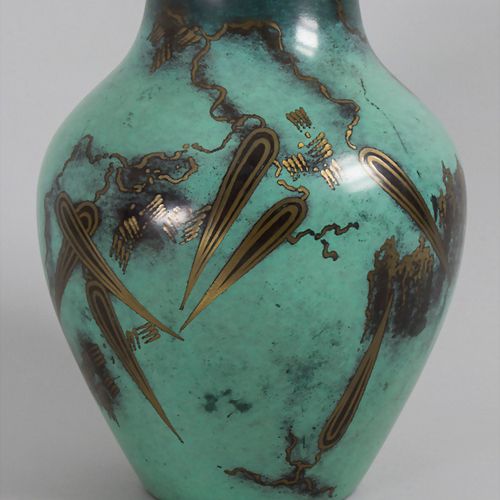 Ikora-Metall-Vase / An 'Ikora' brass vase, WMF, um 1935 Material: brass, partial&hellip;