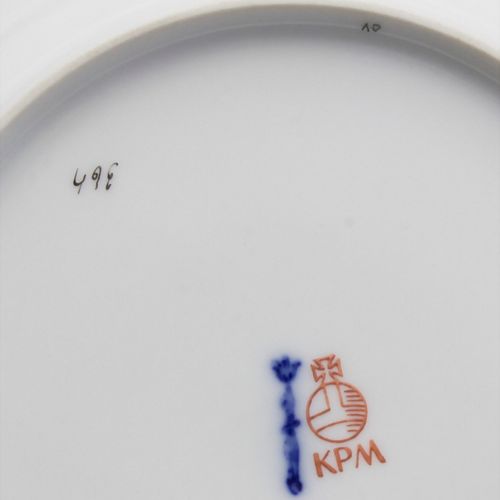 Zwei kleine Teller / Two small plates, KPM, Berlin, 20. Jh. Material: porcelana,&hellip;