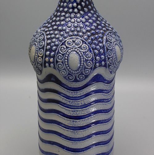 Jugendstil Flaschenvase / An Art Nouveau stoneware bottle vase , Entwurf Albin M&hellip;