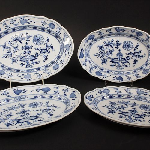 Vier ovale Zwiebelmuster Servierplatten / Four oval onion pattern serving plates&hellip;