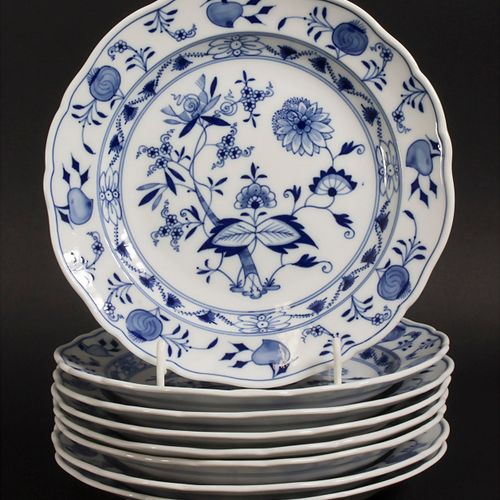 8 Zwiebelmuster Kuchenteller / 8 onion pattern cake plates, Meissen, 19. Jh. Mat&hellip;