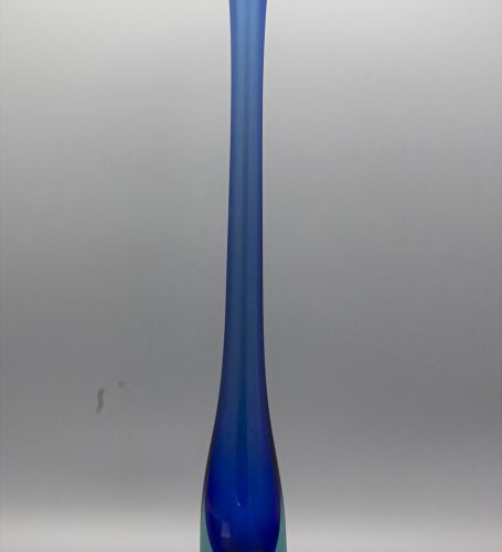 Sommerso Langhalsvase / A Sommerso glass vase, Entwurf Flavio Poli, Seguso vetri&hellip;