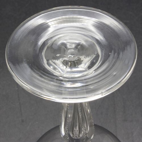 Likörglas / A liqueur glass, Böhmen, um 1880/90 Material: farbloses Glas, Schaus&hellip;