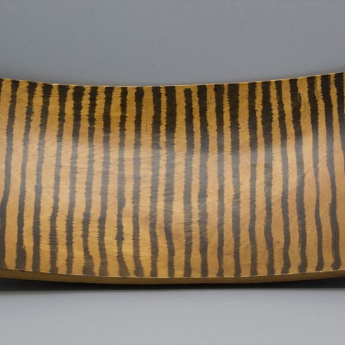 Art Déco Holzschale / An Art Déco wooden bowl, 1920er 材料: 木头，有条纹装饰，
标记: 无标记,
长度:&hellip;