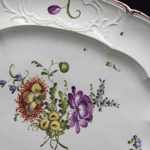 Große Servierplatte / A large serving plate, Ludwigsburg, 18. Jh. 材料：瓷器，彩绘，上釉，
标&hellip;