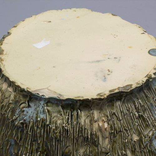 Studiokeramik, Blattschale, um 1970 材料：陶瓷，浅棕色器身，绿色釉，
标记：无标记，
尺寸：高12.4厘米，长30厘米，
状&hellip;