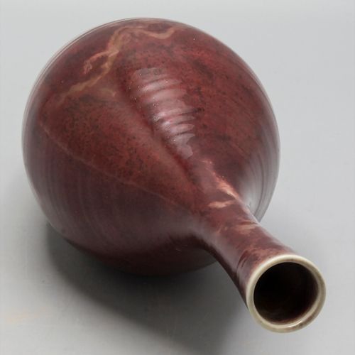 Görge Hohlt (geb. 1930 in München), Studiokeramik, Vase, um 1960 材料：陶瓷，浅色胎，酒红釉，
&hellip;
