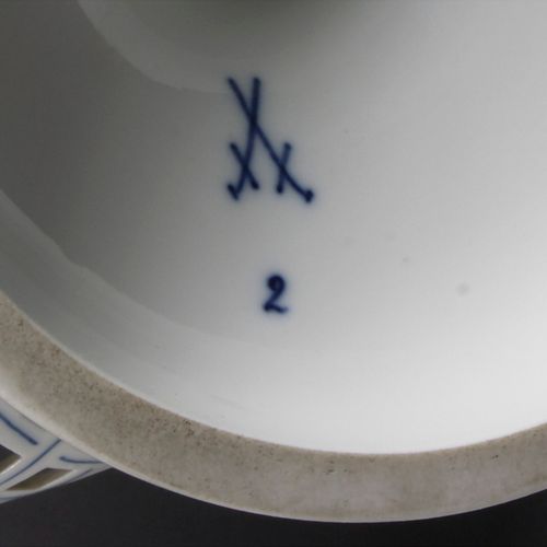 Zwiebelmuster Aufsatzschale/ An onion pattern top bowl, Meissen, 19. Jh. Materia&hellip;