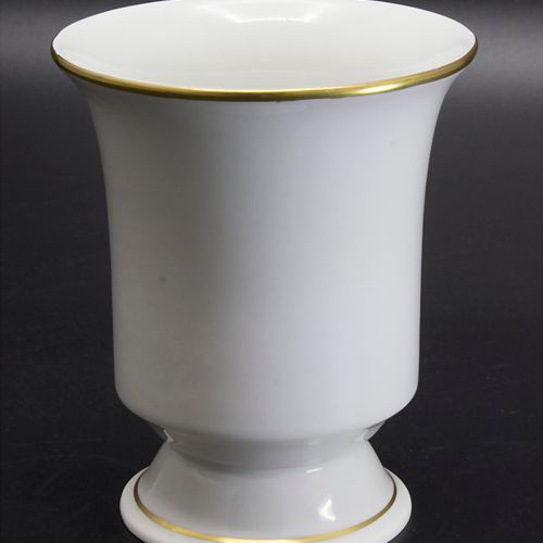 Kleine Vase / A small vase, KPM, Berlin, 1. Hälfte 20. Jh. Material: porcelana, &hellip;