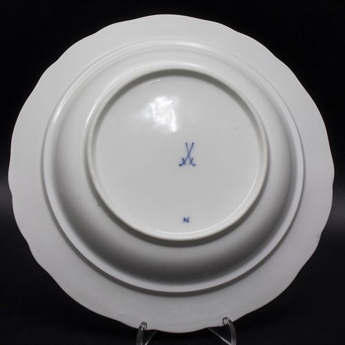 Schale / Teller Zwiebelmuster / A plate / bowl with Onion Pattern, Meissen, 2. H&hellip;