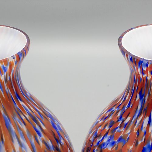 Zwei Ziervasen / Two decorative vases, Frankreich, wohl Vichy, 20. Jh. Material:&hellip;