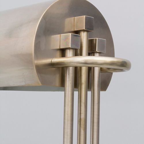 Bauhaus-Design Tischlampe / A desk lamp, Entwurf, um 1925 Material: latón niquel&hellip;
