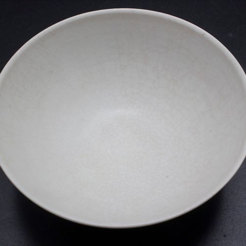 Cremeweiße, craquélierte Schale / A creamwhite bowl with craquéle, Allan Spencer&hellip;