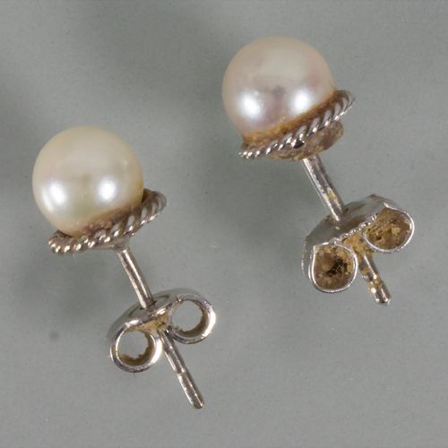 Paar Perlenohrringe / A pair of 14 ct gold earrings with pearls Material: white &hellip;