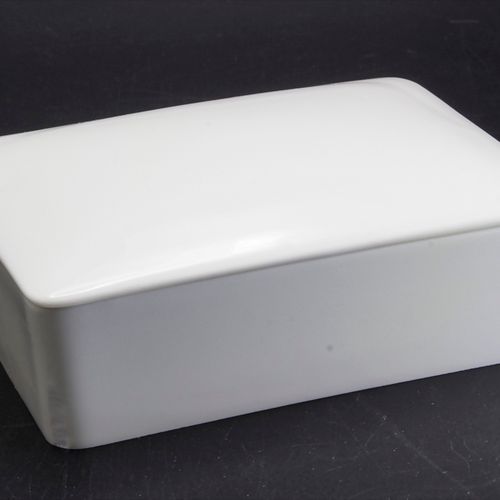 Eine Tabatiere / A tobacco box, KPM, Berlin, 20. Jh. Material: porcelain, white,&hellip;